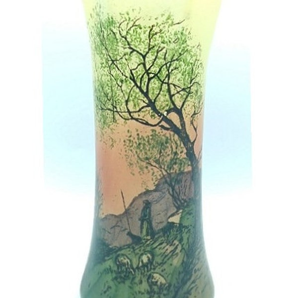 Grand vase en verre émaillé dans le goût de legras décor de et ses moutons 27 cmberger