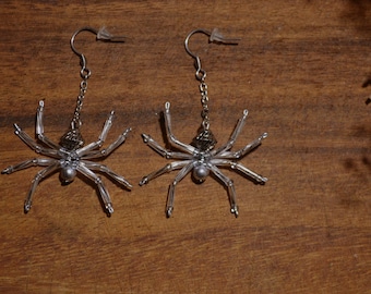 Earrings "Argyroneta aquatica" small spider earrings made of pearls, spooky look, witch goth jewelry creepy crawly pagan jewelry