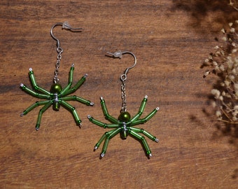 Earrings "Diaea Dorsata" small spider earrings made of beads, spooky look, witch goth jewelry creepy crawly pagan jewelry Halloween