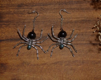 Earrings "Salticus Scenicusist" small spider earrings made of beads, spooky look, witch goth jewelry Creepy Crawly Pagan jewelry