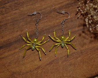 Earrings "Toxic Spider" small spider earrings made of beads, spooky look, witch goth jewelry Creepy Crawly Pagan jewelry