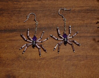 Earrings "Pamphobeteus Insignis" small spider earrings made of beads, spooky look, witch goth jewelry Creepy Crawly Pagan jewelry Halloween