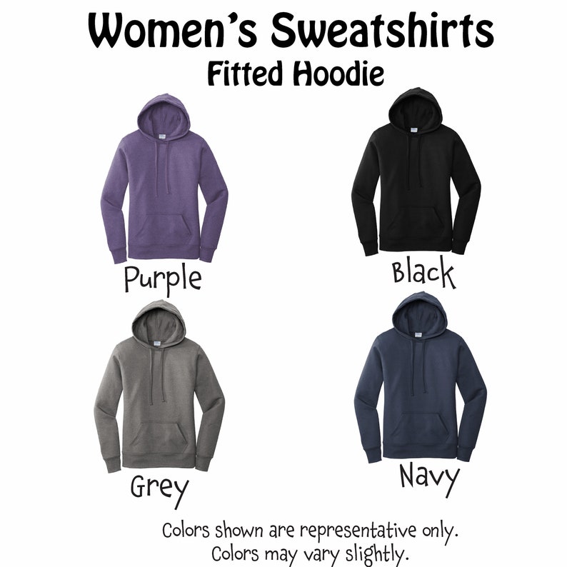 K&ouml;nnte beinhalten: Das Bild zeigt vier Kapuzenpullover in verschiedenen Farben: Lila, Schwarz, Grau und Marineblau. Der Text oben lautet "Damen Sweatshirts Fitted Hoodie". Jeder Hoodie ist mit seiner Farbe beschriftet. Der Text unten besagt, dass die gezeigten Farben nur repr&auml;sentativ sind.