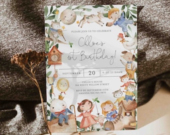 Puede incluir: Una ilustración de acuarela de una invitación de cumpleaños para un primer cumpleaños. La invitación presenta un tema de bosque caprichoso con animales, un reloj y una luna. El texto de la invitación dice: "¡Por favor, únase a nosotros para celebrar el primer cumpleaños de Chloe!"  Septiembre 20, 9:30-11:00 AM, Casa de Chloe, 144 White Willow Street, RSVP antes del 15 de septiembre, Amanda 360.965.9870.