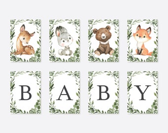 Puede incluir: Una pancarta de baby shower con temática de bosque. La pancarta presenta un ciervo, un conejito, un oso y un zorro, junto con las letras B, A, B e Y. Las letras y los animales están rodeados de hojas verdes.