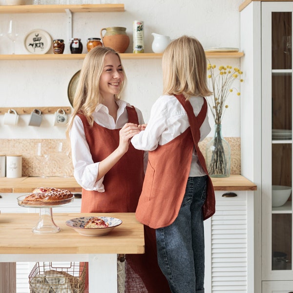 Tablier pour tout-petit en lin, tablier croisé dans le dos, tablier Montessori, blouse avec poches pour enfants, cadeau pour petit garçon ou fille, mère et moi