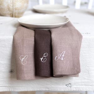 Gesticktes Leinen Servietten Set: Personalisierte Stoff Osterservietten