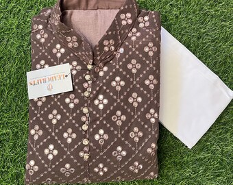 Herrpyjamaset med kraftig Chikankari-spegel och kurta – indiskt bröllops- och ceremoniklädsel