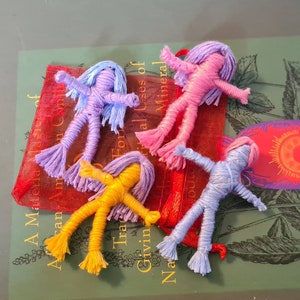 Muñecas de la preocupación tradicionales, muñecas de los problemas, brujería, paganas, wiccanas, brujas
