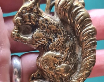 Antieke vintage koperen deurklopper eekhoorn met bosscène, heidens, wicca, hekserij, heks, zeldzame vondst