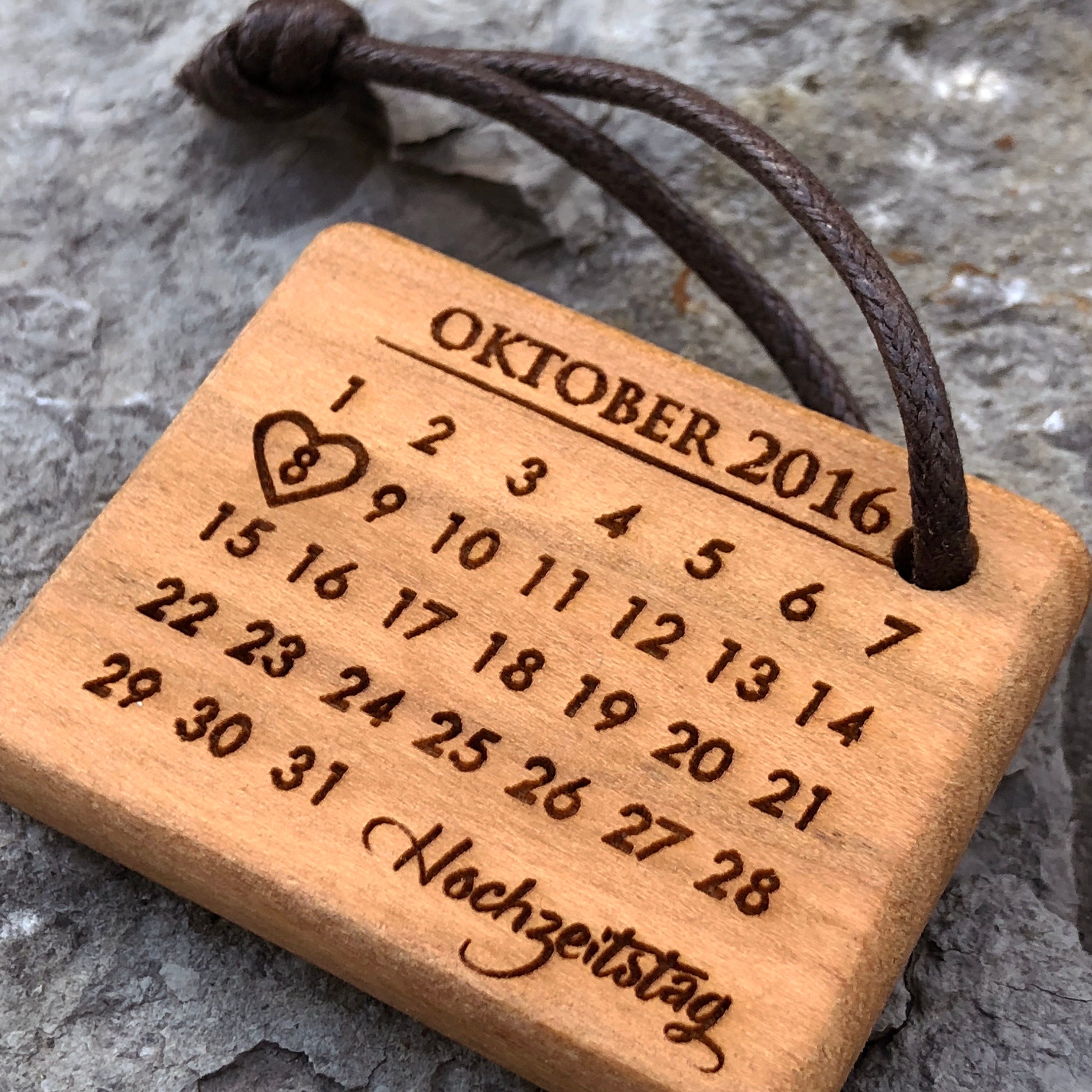 Schlüsselanhänger Kalender mit Gravur - Hochzeit - mit Namen