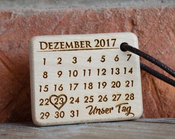 Porte-clés en bois avec gravure Calendrier pendentif en érable personnalisé