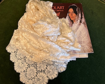 Very large vintage Spanish mantilla. Volart factory. Catholic veil. Church scarf.New. In original box