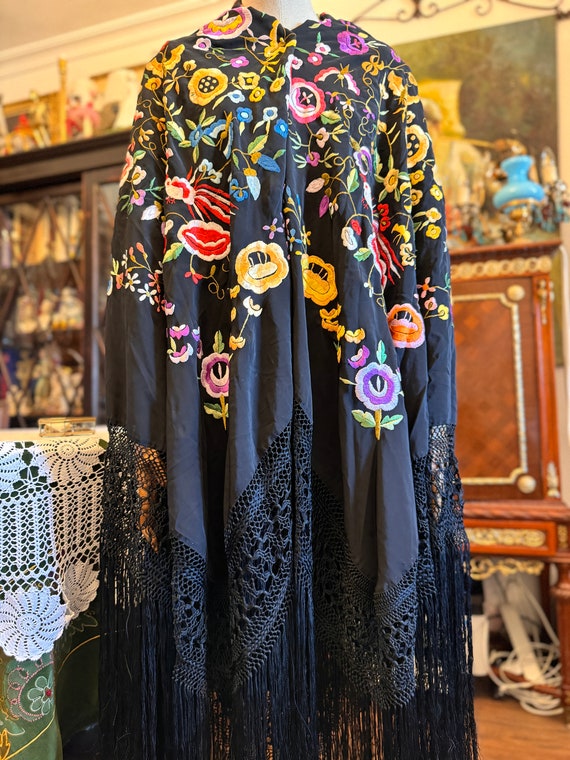 Vintage silk manila shawl (manton) for flamenco. … - image 5