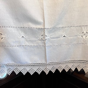 Vintage set of two linen towels with embroidery and hand lace. French towel
