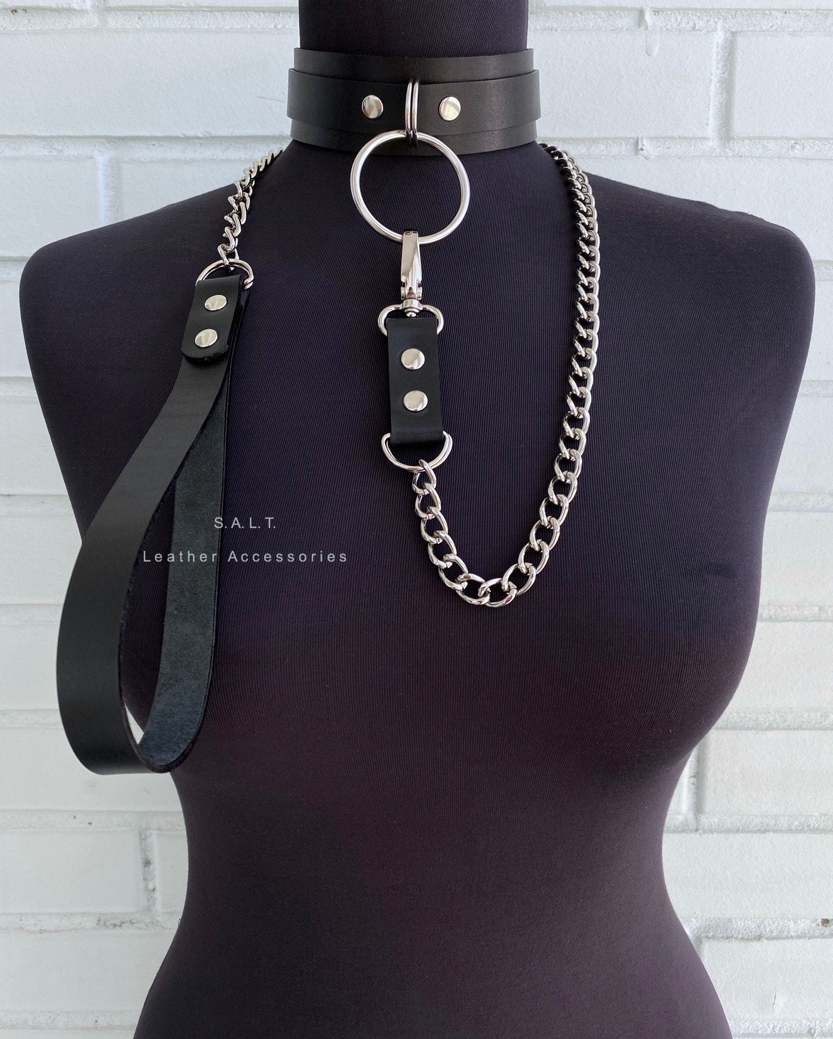 choker with chain leash