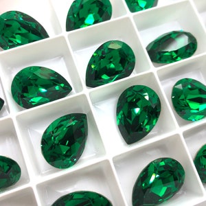 2pc 18x13mm Majestic Green EHA Brilliance Pears / Austrian Crystal ;-) / Article 4320 / Link to pattern in description!