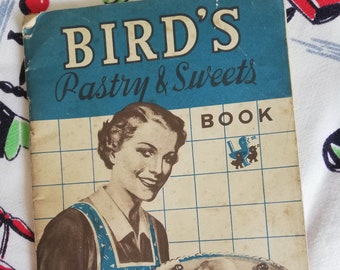 Vintage 1940s Birds Custard Recipe Book of Pastry and Sweets, 101 Recipes Cottage Kitchen, Vintage Bake, Vintage Interior, Farmhouse Kitchen