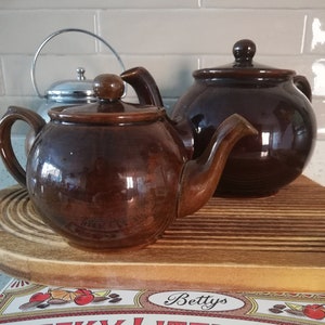 Vintage 1940s Arthur Wood  Brown Betty Teapot 2 sizes available - British Made - Vintage Kitchen, Kitchen Table Icon, Vintage Interior Style
