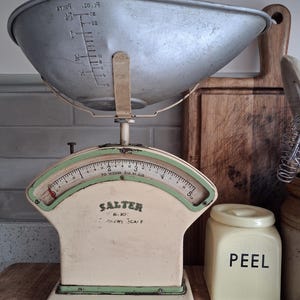 Vintage 1940s Salter No 30C  Kitchen Weighing Measuring Scales: Enamel  Cottage Kitchen