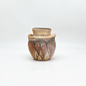 モロッコ・リフ地方の古代ベルベル人の陶器 / 色鮮やかな陶器 