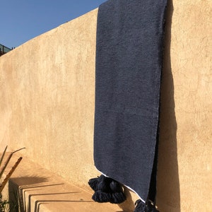 Moroccan plaid with plain navy blue pompoms - 100% cotton - 1.5x1.2m
