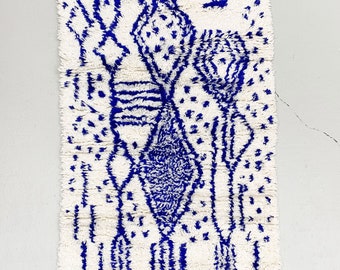 Tapis berbère marocain Azilal à motifs bleu majorelle neuf 100% laine 1,48x0,96m