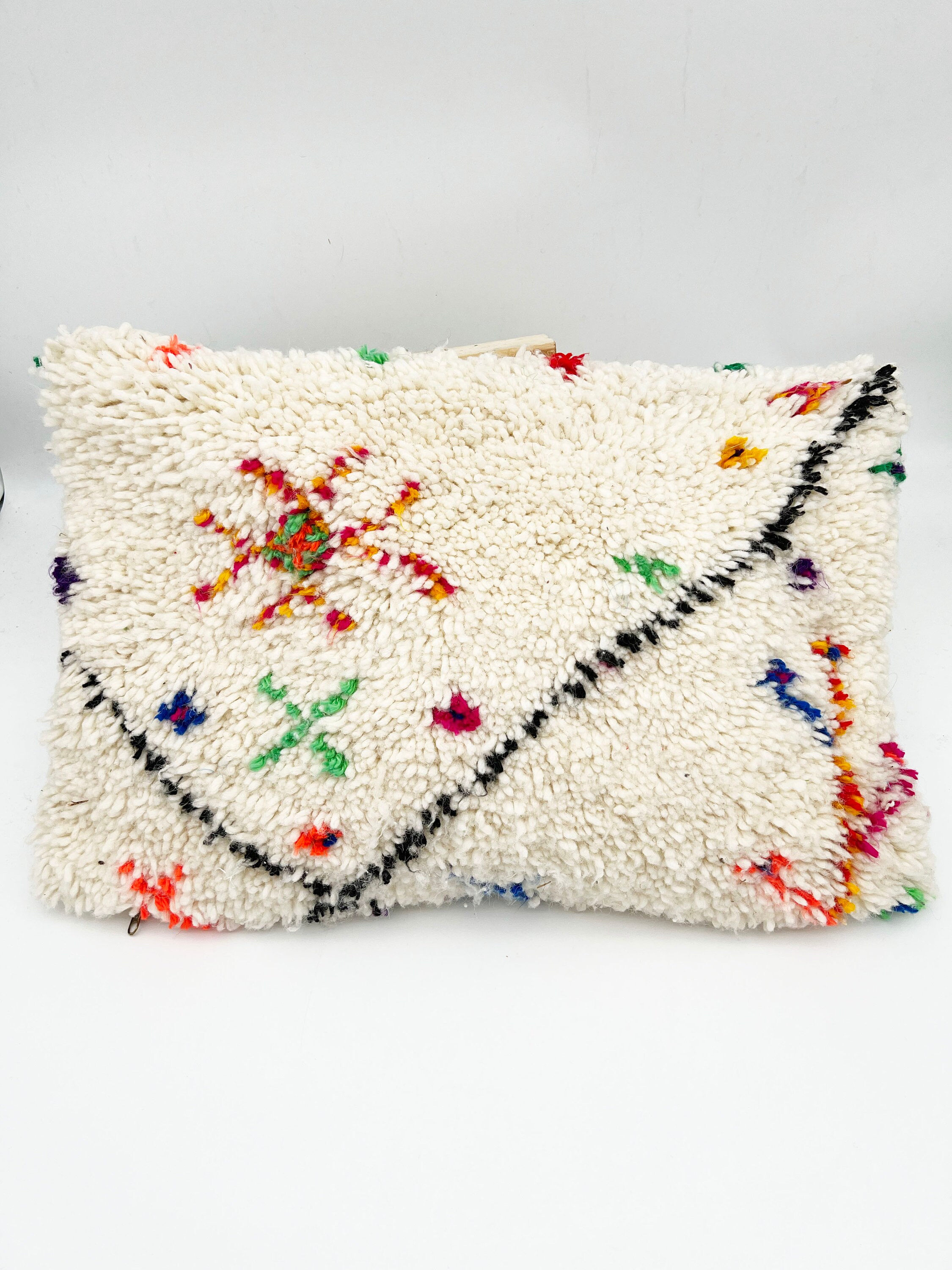 Plusieurs Modèles Disponibles - Housses de Coussins Berbères Marocains Azilal Écru à Motifs Colorés 