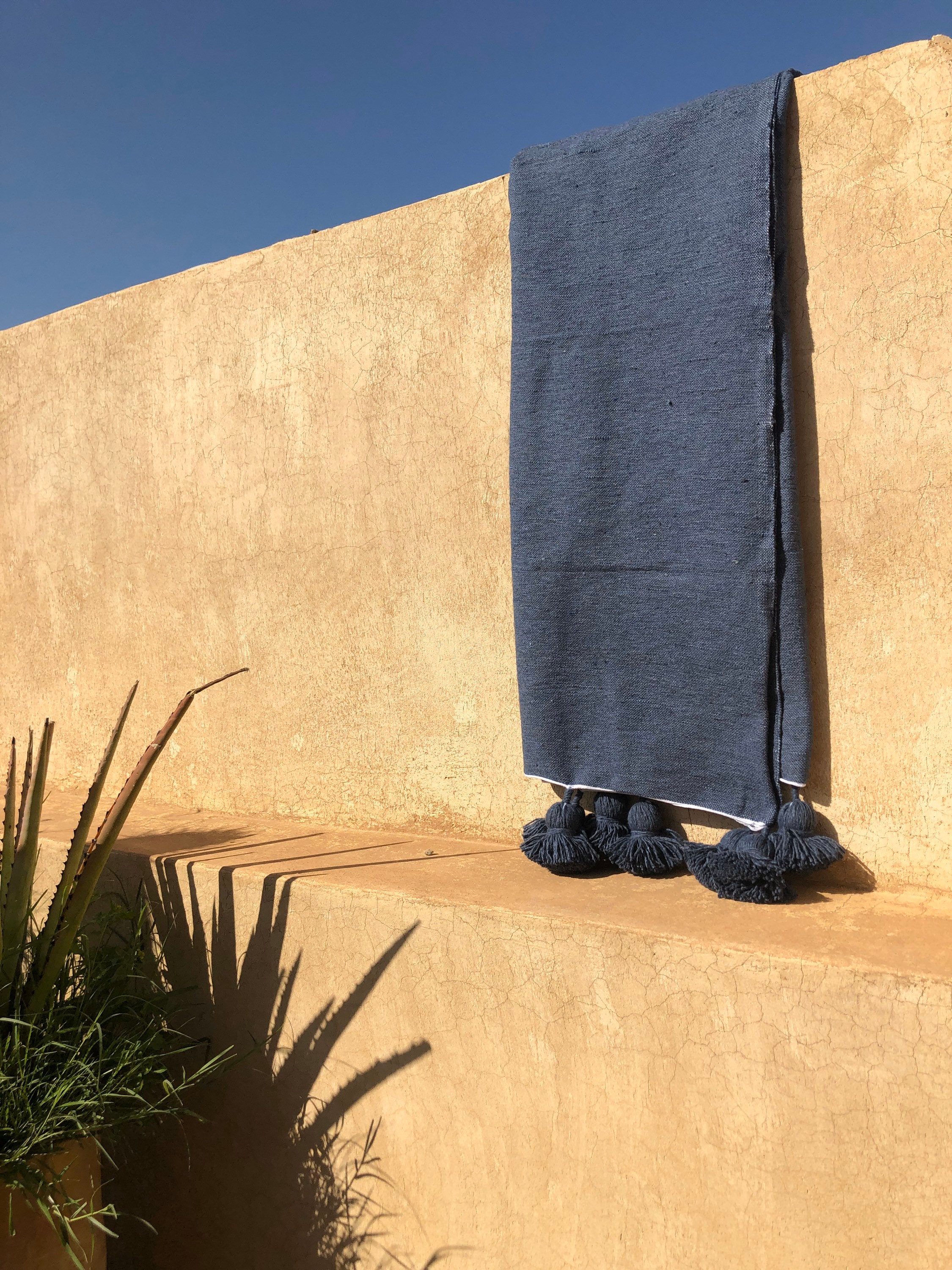 Plaid Marocain Uni Bleu Denim à Pompon - 100% Coton 1, 5x1, 2M