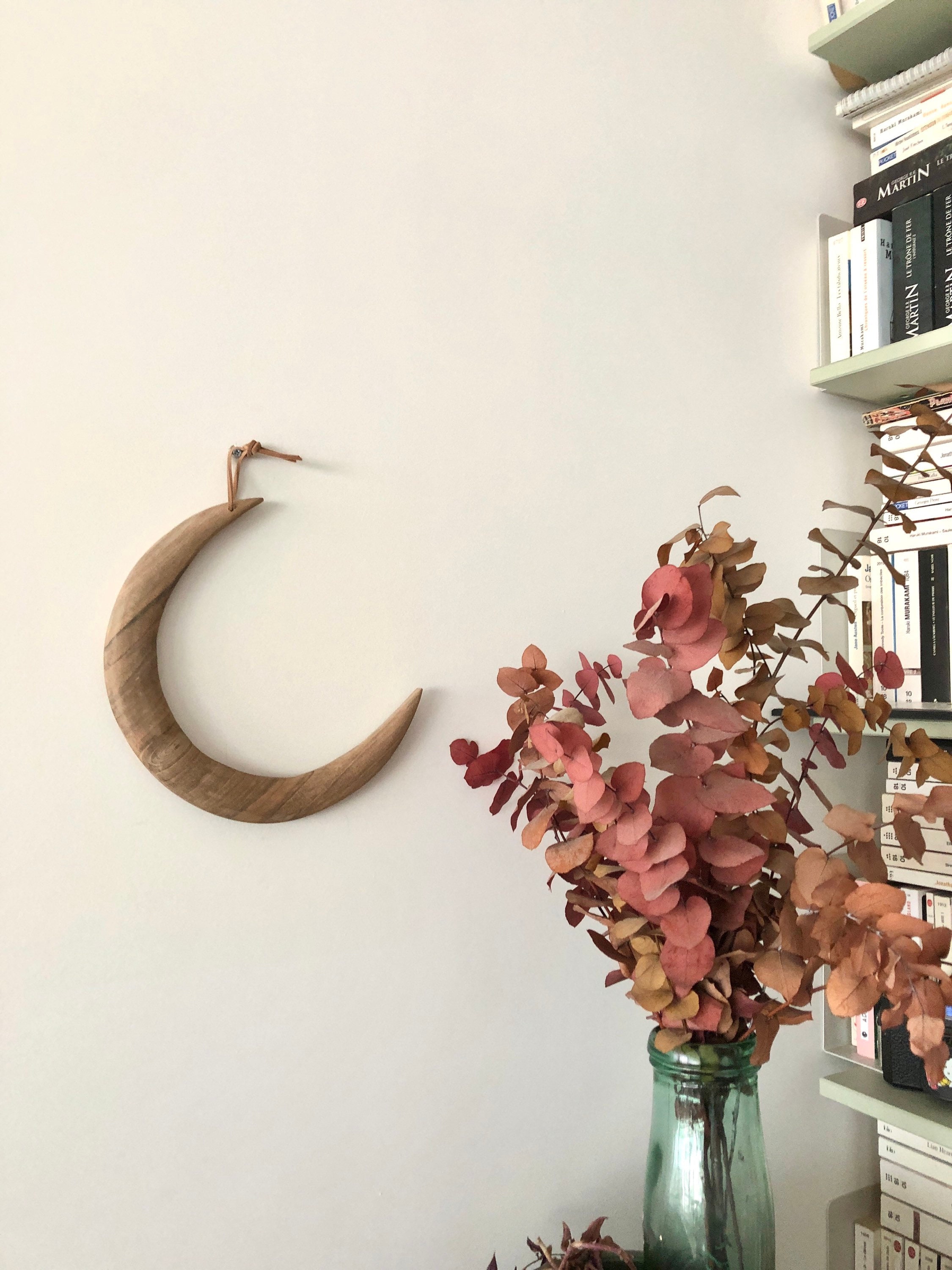 Croissant de Lune en Bois Noyer à Suspendre