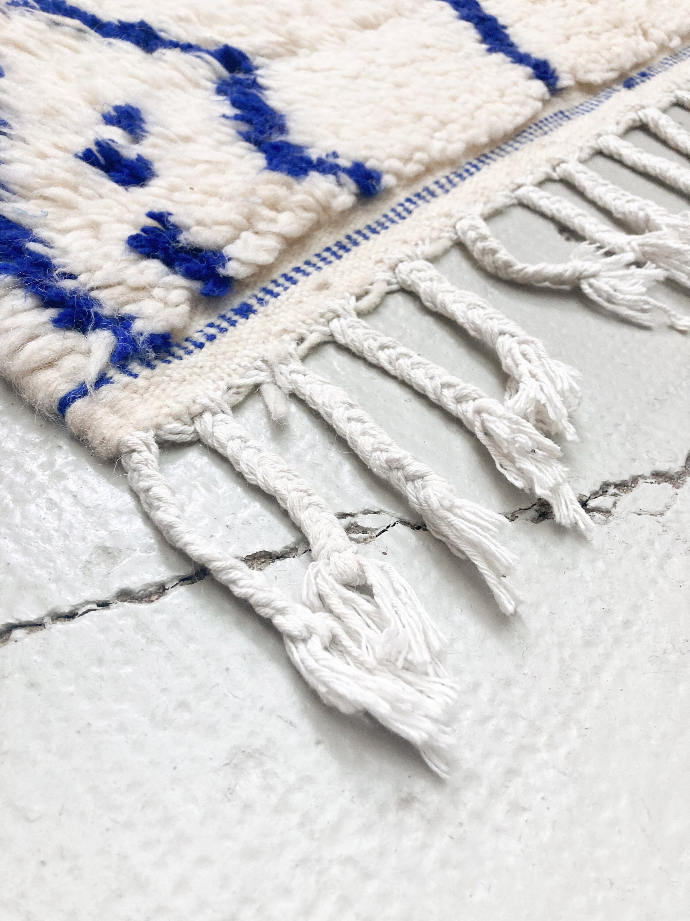 Tapis Laine Noué Main - Artisanat Maghreb - Bleu Et Blanc
