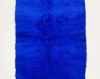 Tapis berbère marocain Beni Ouarain bleu majorelle uni 2,06x1,55m