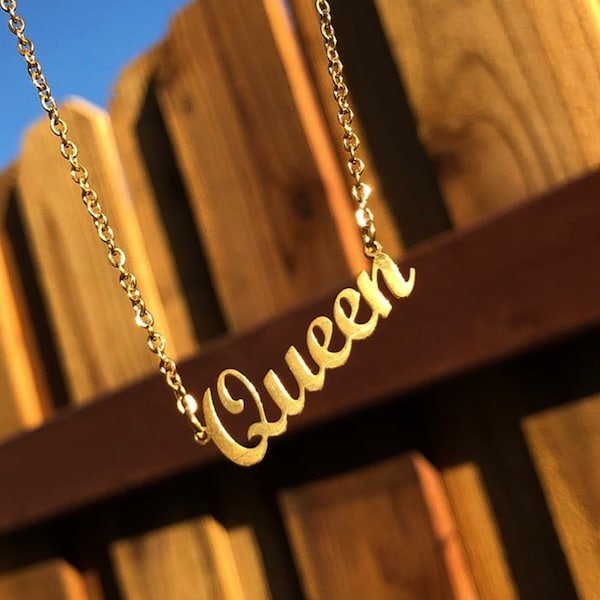 Queen Necklace Gold, Queen pendant necklace, Reine Collier