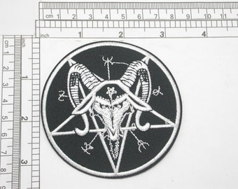 Pentagramm mit Ziege okkulten bestickten Eisen auf Patch 3 1/4" 83mm