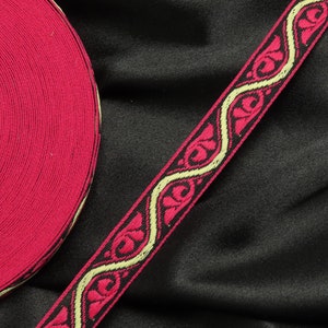 Fita jacquard 1/2" 12,5 mm em espiral rosa choque 5 jardas