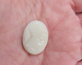 Cameo Button Glass with metal Shank 24.5mm x 18.3mm Per Piece