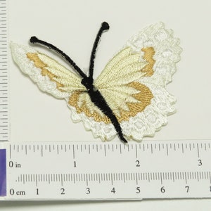 Butterfly White & Tan Iron On Patch Applique Meet 2 7/8&quot; over x 2 1/8&quot; hoog