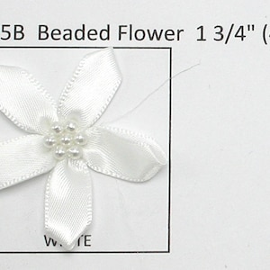 Fiori di nastro da sposa con perline bianche - 10 pezzi di nastro di raso 1 3/4&quot; (45 mm) bianco brillante
