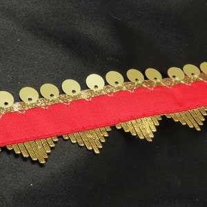 Cabeçalho com acabamento de lantejoulas vermelho e dourado de 1 5/8" 41 mm por jarda - roupa de dança, saree, borda de acabamento de costura