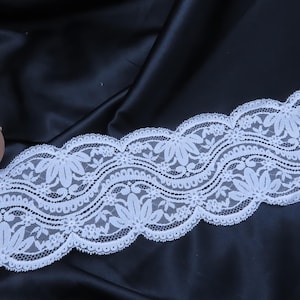 Renda 5 3/8" de largura Galão Branco Vintage Fabricado nos EUA Preço por jarda