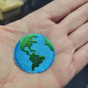 Toppa termoadesiva con pianeta e applicazione della Terra (1 1/2")