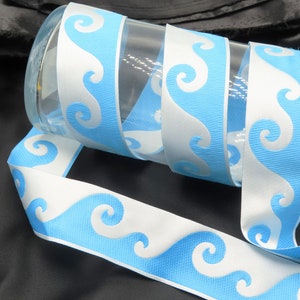 JacquardBand 1 38mm 1 1/2" 38mm Mythische Wellen Weiß & Blau Preis bulk stock reversible Ozean Wasser Thema Nähbesatz