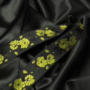 Jacquard Ribbon 1 1/4&quot; 32mm Yellow Roses in Black Per Yard