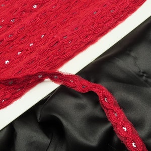 Zopf auf Netz 5/8 "Rot mit silbernen Blumen-Pailletten-Detail 3 Yards