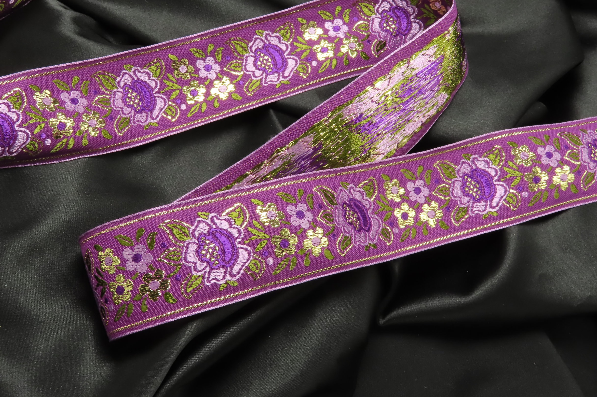 Arrowhead Lunar Glow Purple by Tula Pink - 5/8 Arrowhead Lunar Glow Purple by Tula Pink - 5/8