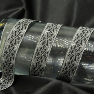 Jacquard Borte Grau Silber 22mm Metallic Style Mittelalterliche Meterware