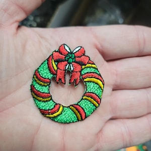 Christmas Wreath Iron On Patch, Sparkly Holiday Applique