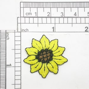 Zonnebloem 1 1/4&quot; opstrijkbare patch appliqué volledig geborduurd Afmetingen: 1 1/4&quot; breed x 1 1/4&quot; hoog