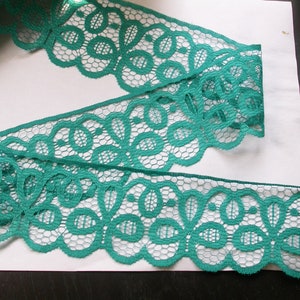 2 3/4" Lace Scalloped Raschel (70mm) Jade - Comprimentos restantes - extremidades do rolo