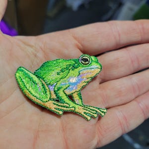 Groene boomkikker opstrijkappliqué: glanzende patch (1 3/4" x 2 3/8")